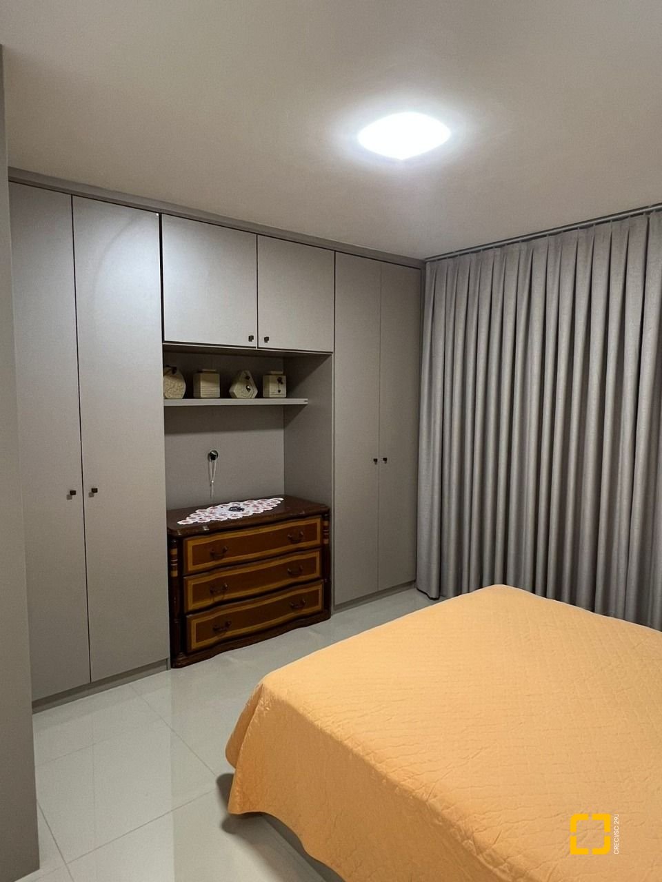 Apartamento com 120m², 3 quartos (sendo 1 suíte), 2 garagens, no bairro Centro em Palhoça