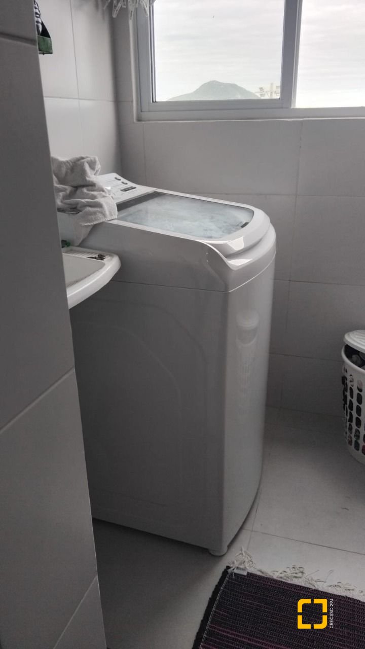 Apartamento com 77m², 2 quartos (sendo 1 suíte), no bairro Ingleses do Rio Vermelho em Florianópolis