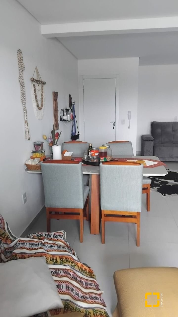 Apartamento com 77m², 2 quartos (sendo 1 suíte), no bairro Ingleses do Rio Vermelho em Florianópolis