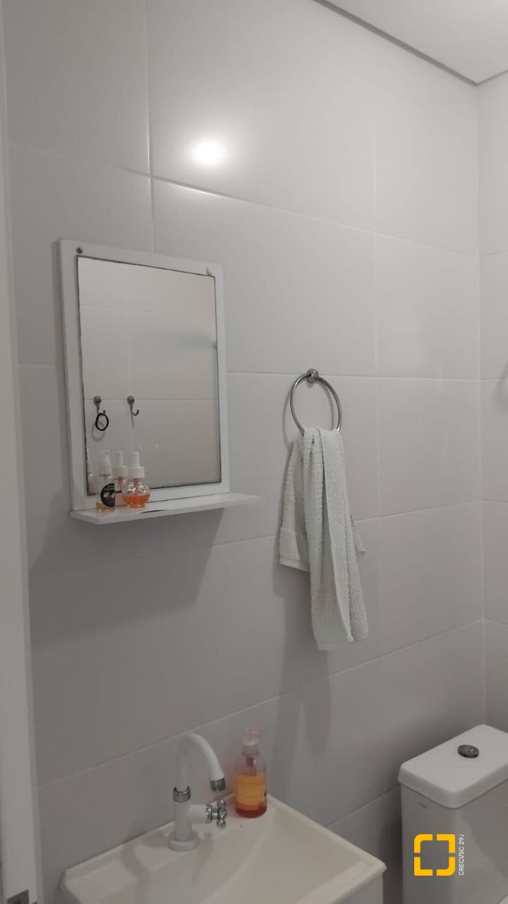 Apartamento com 77m², 2 quartos (sendo 1 suíte), no bairro Ingleses do Rio Vermelho em Florianópolis