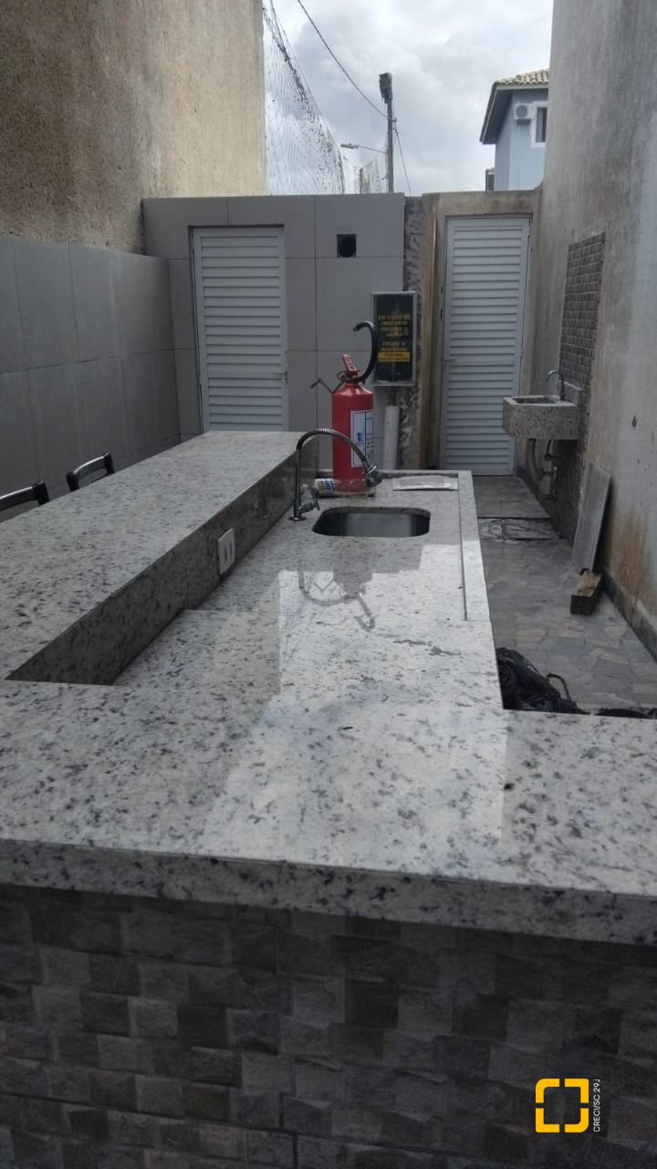Apartamento com 77m², 2 quartos (sendo 1 suíte), no bairro Ingleses do Rio Vermelho em Florianópolis