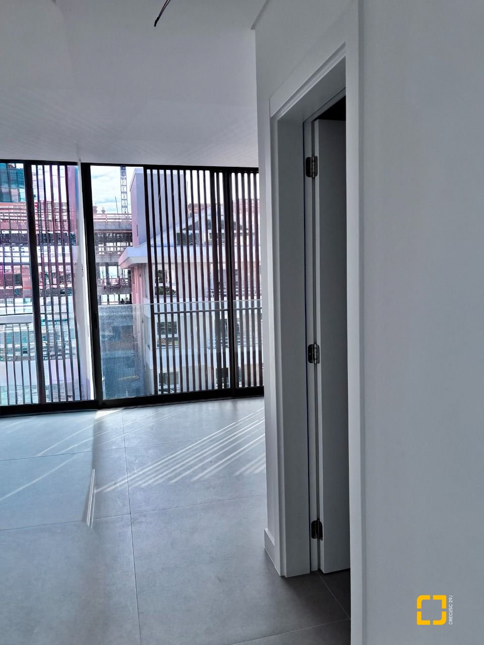 Apartamento com 119m², 3 quartos (sendo 3 suítes), 2 garagens, no bairro Jurerê em Florianópolis
