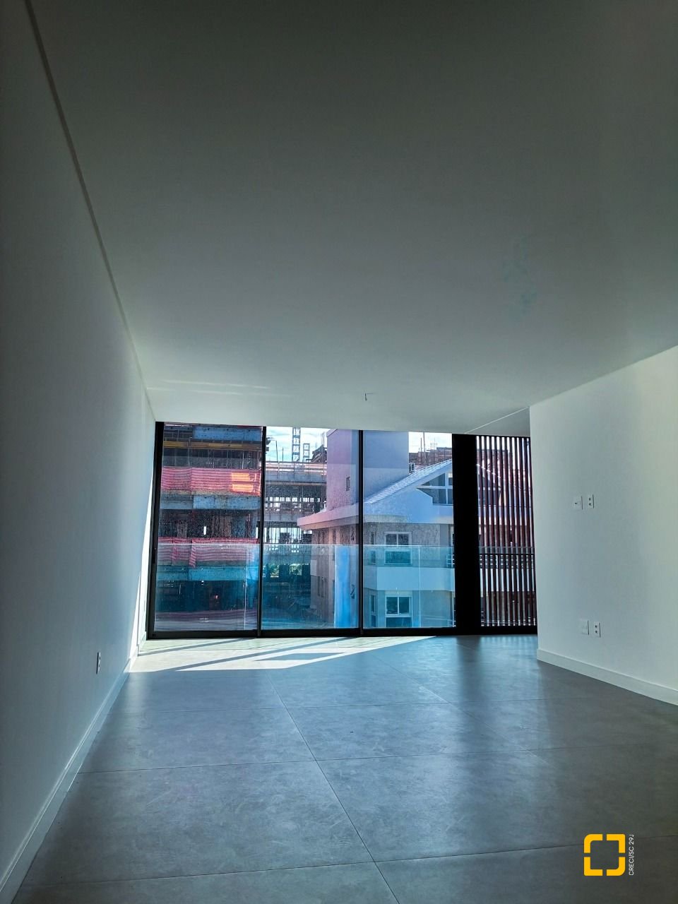 Apartamento com 119m², 3 quartos (sendo 3 suítes), 2 garagens, no bairro Jurerê em Florianópolis