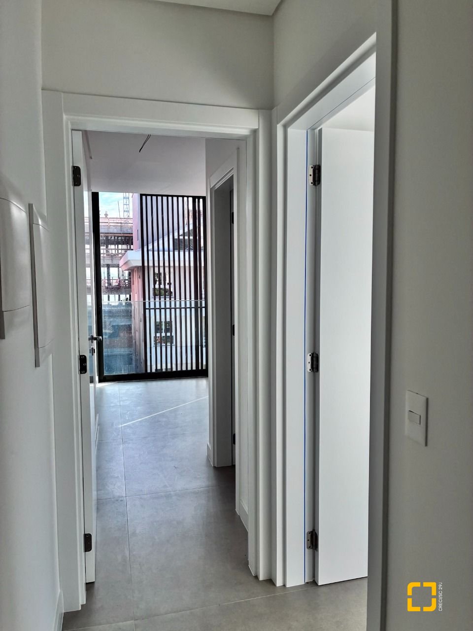 Apartamento com 119m², 3 quartos (sendo 3 suítes), 2 garagens, no bairro Jurerê em Florianópolis