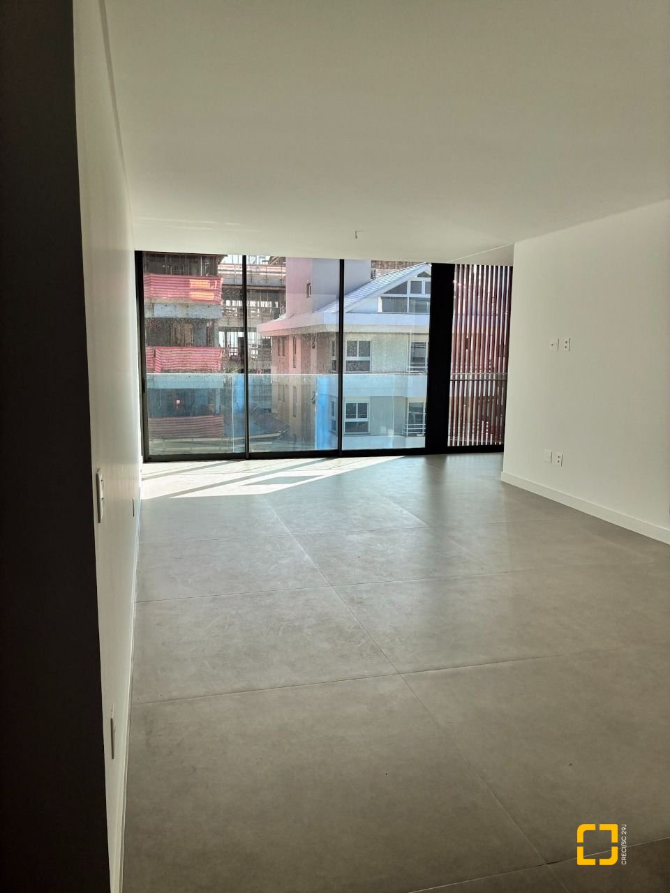 Apartamento com 119m², 3 quartos (sendo 3 suítes), 2 garagens, no bairro Jurerê em Florianópolis