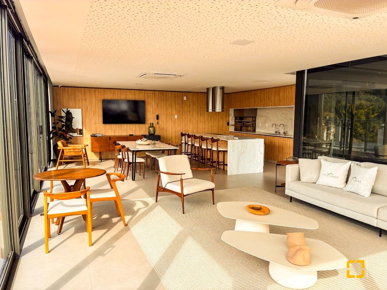 Apartamento com 119m², 3 quartos (sendo 3 suítes), 2 garagens, no bairro Jurerê em Florianópolis