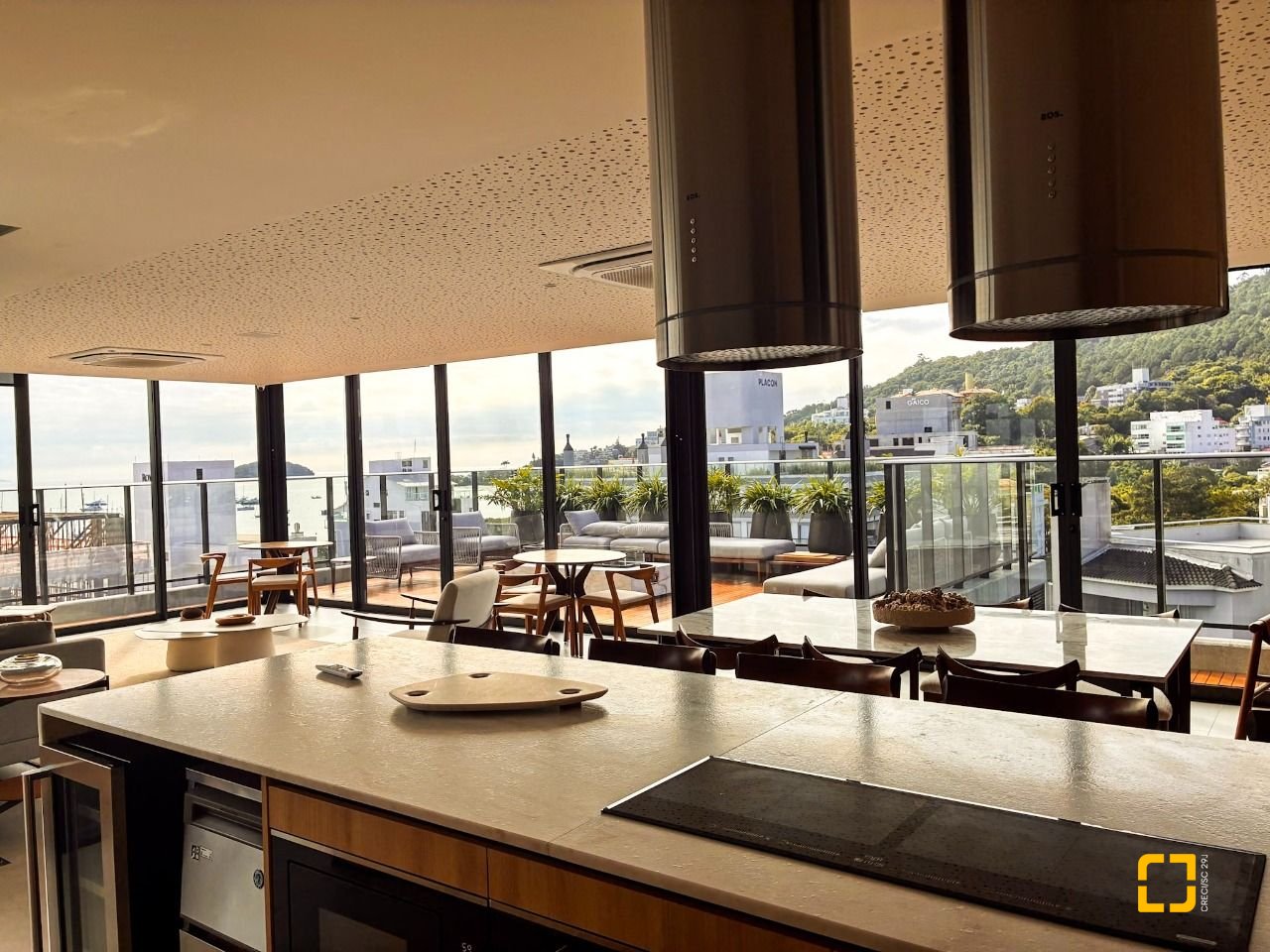 Apartamento com 119m², 3 quartos (sendo 3 suítes), 2 garagens, no bairro Jurerê em Florianópolis