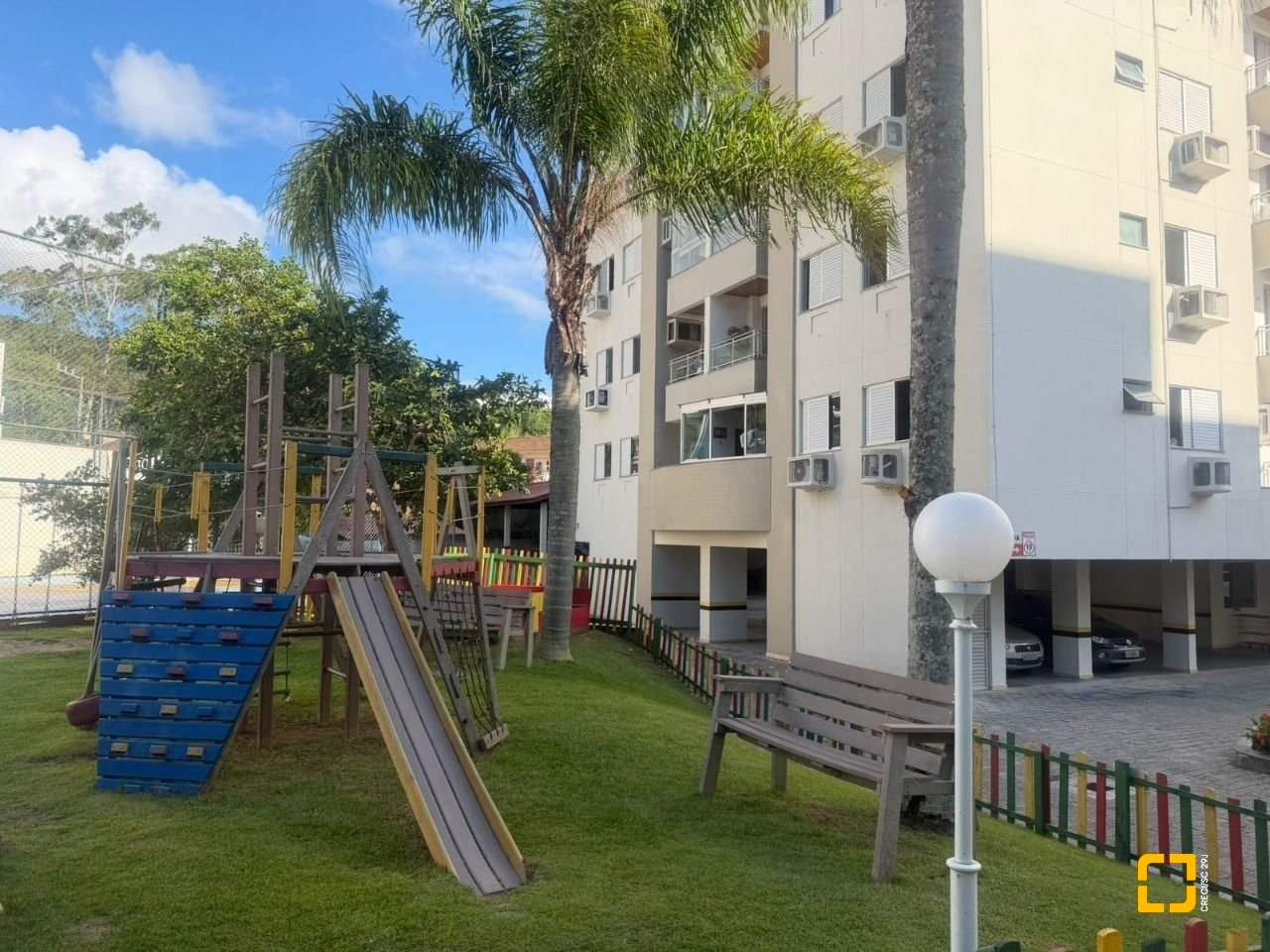 Apartamento com 74m², 3 quartos (sendo 1 suíte), 1 garagem, no bairro Itacorubi em Florianópolis