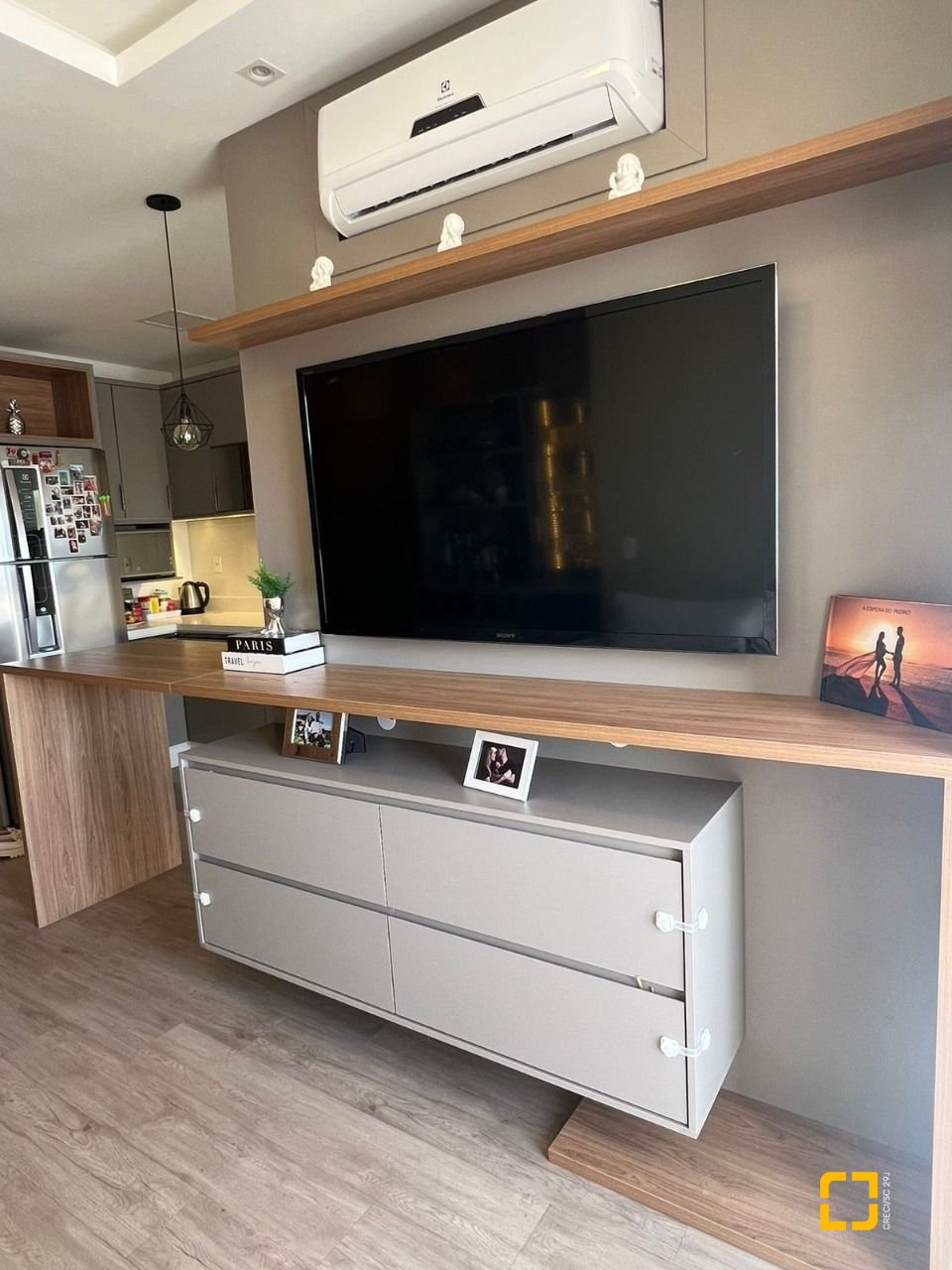 Apartamento com 101m², 2 quartos (sendo 2 suítes), 2 garagens, no bairro Centro em Florianópolis