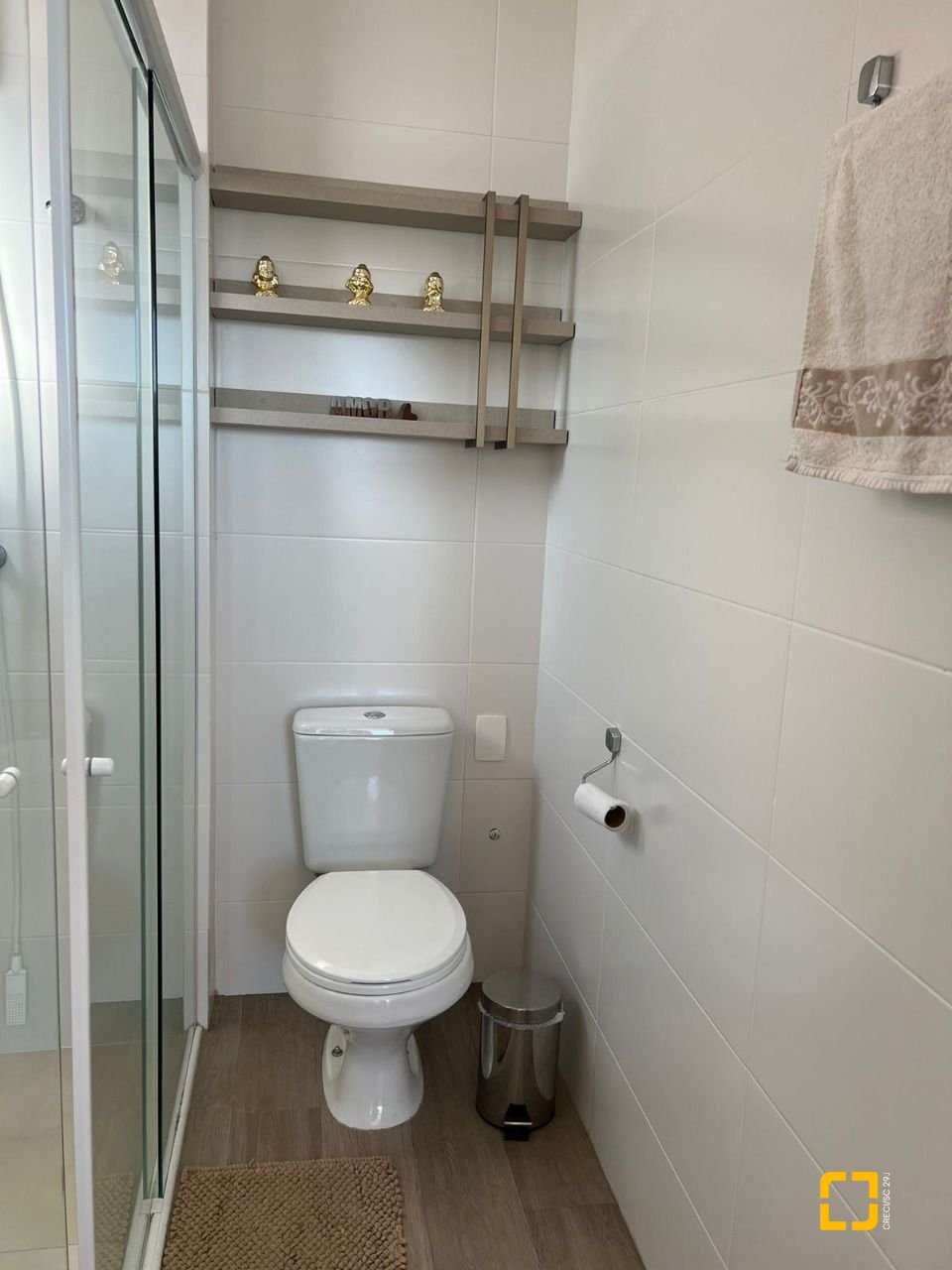 Apartamento com 101m², 2 quartos (sendo 2 suítes), 2 garagens, no bairro Centro em Florianópolis
