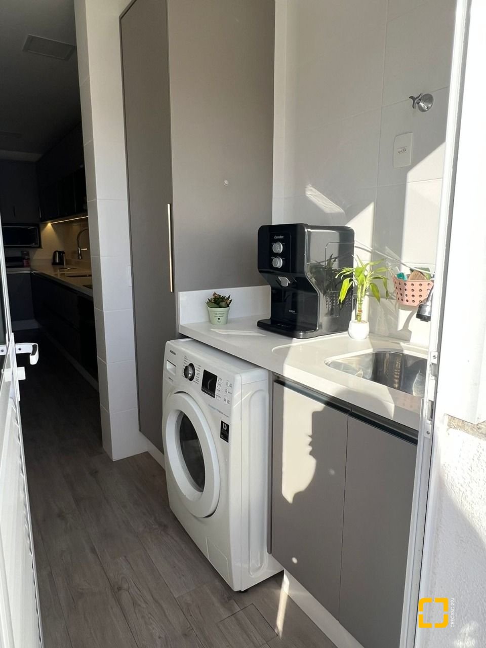 Apartamento com 101m², 2 quartos (sendo 2 suítes), 2 garagens, no bairro Centro em Florianópolis
