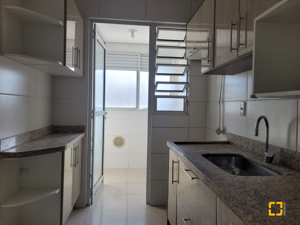 Apartamento com 106m², 3 quartos (sendo 1 suíte), 1 garagem, no bairro Campinas em São José