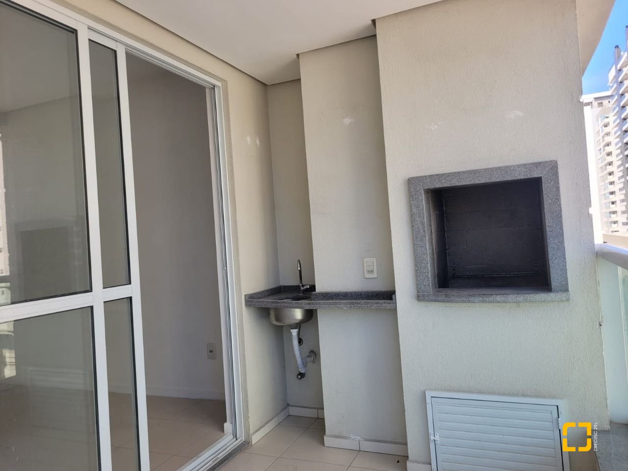 Apartamento com 106m², 3 quartos (sendo 1 suíte), 1 garagem, no bairro Campinas em São José