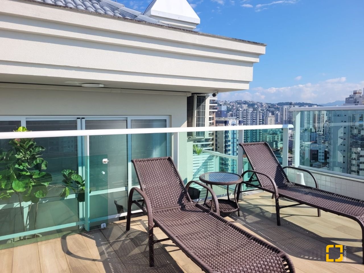 Apartamento com 106m², 3 quartos (sendo 1 suíte), 1 garagem, no bairro Campinas em São José