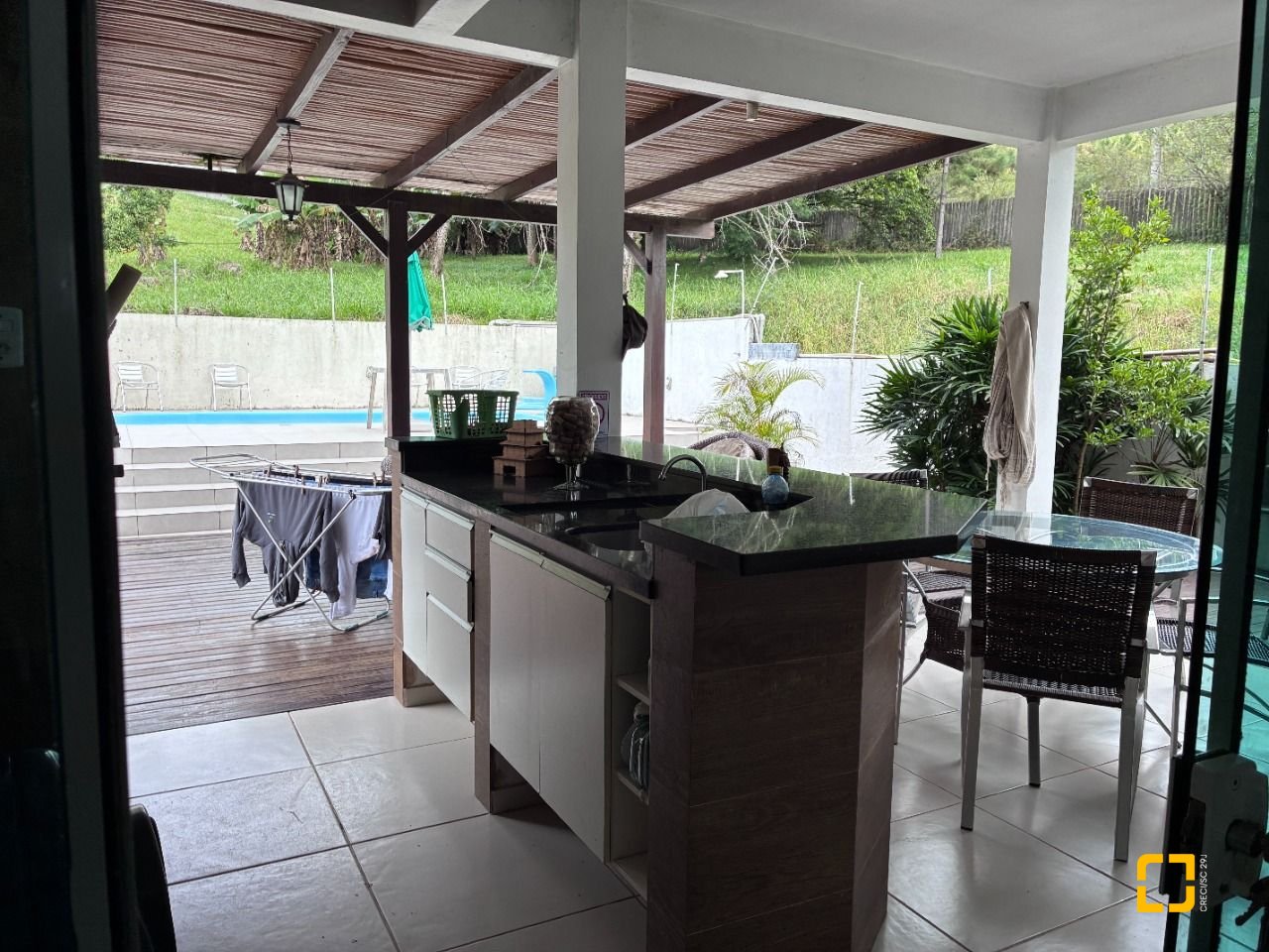 Casa com 226m², 3 quartos (sendo 1 suíte), 2 garagens, no bairro Pedra Branca em Palhoça
