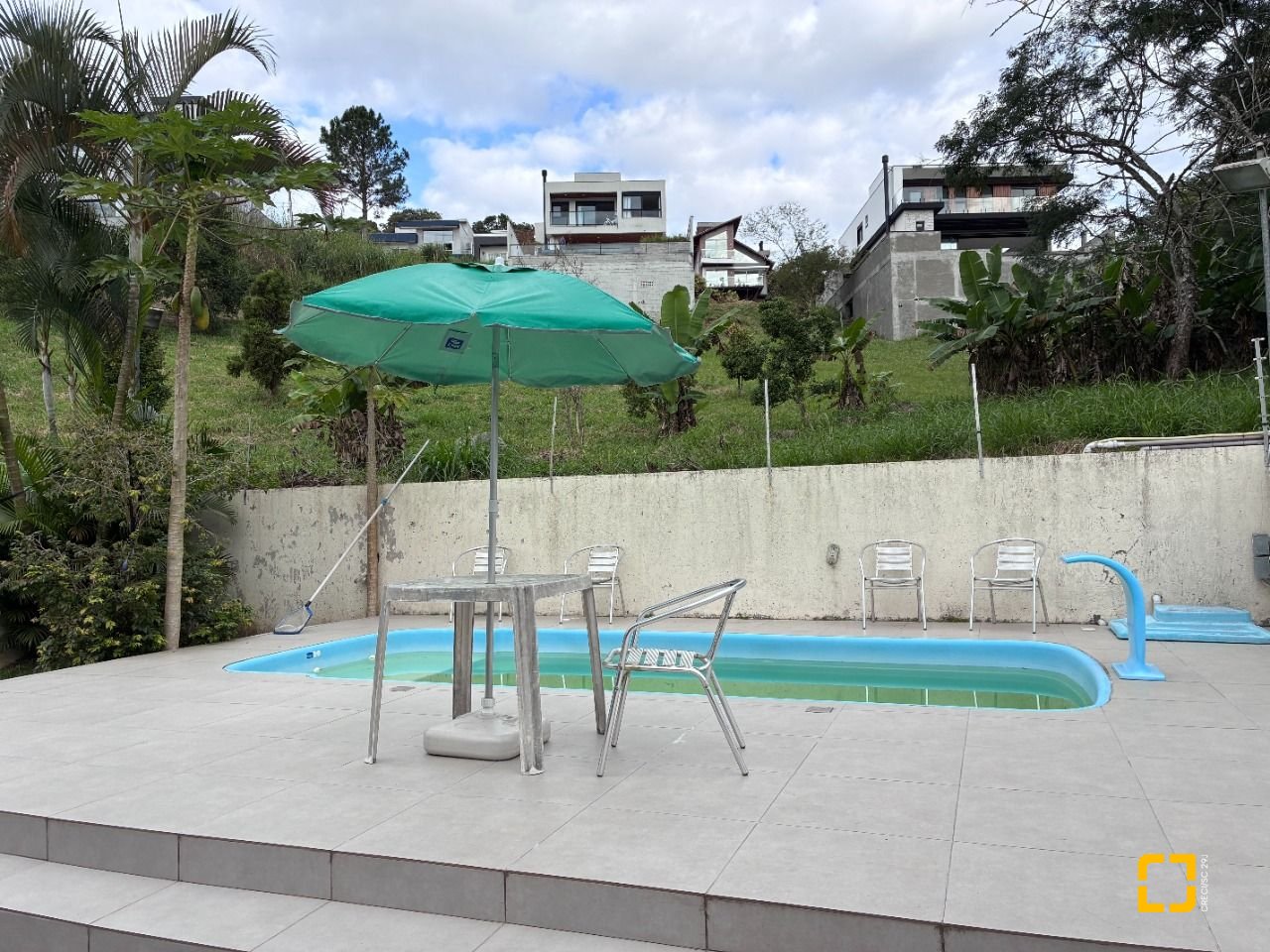 Casa com 226m², 3 quartos (sendo 1 suíte), 2 garagens, no bairro Pedra Branca em Palhoça
