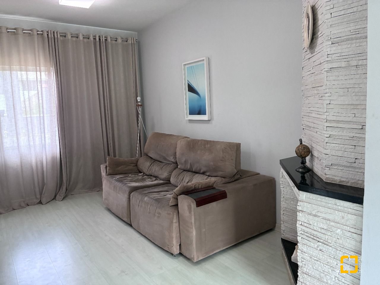 Casa com 226m², 3 quartos (sendo 1 suíte), 2 garagens, no bairro Pedra Branca em Palhoça