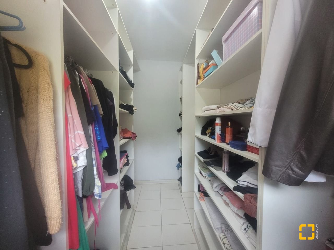 Casa com 226m², 3 quartos (sendo 1 suíte), 2 garagens, no bairro Pedra Branca em Palhoça