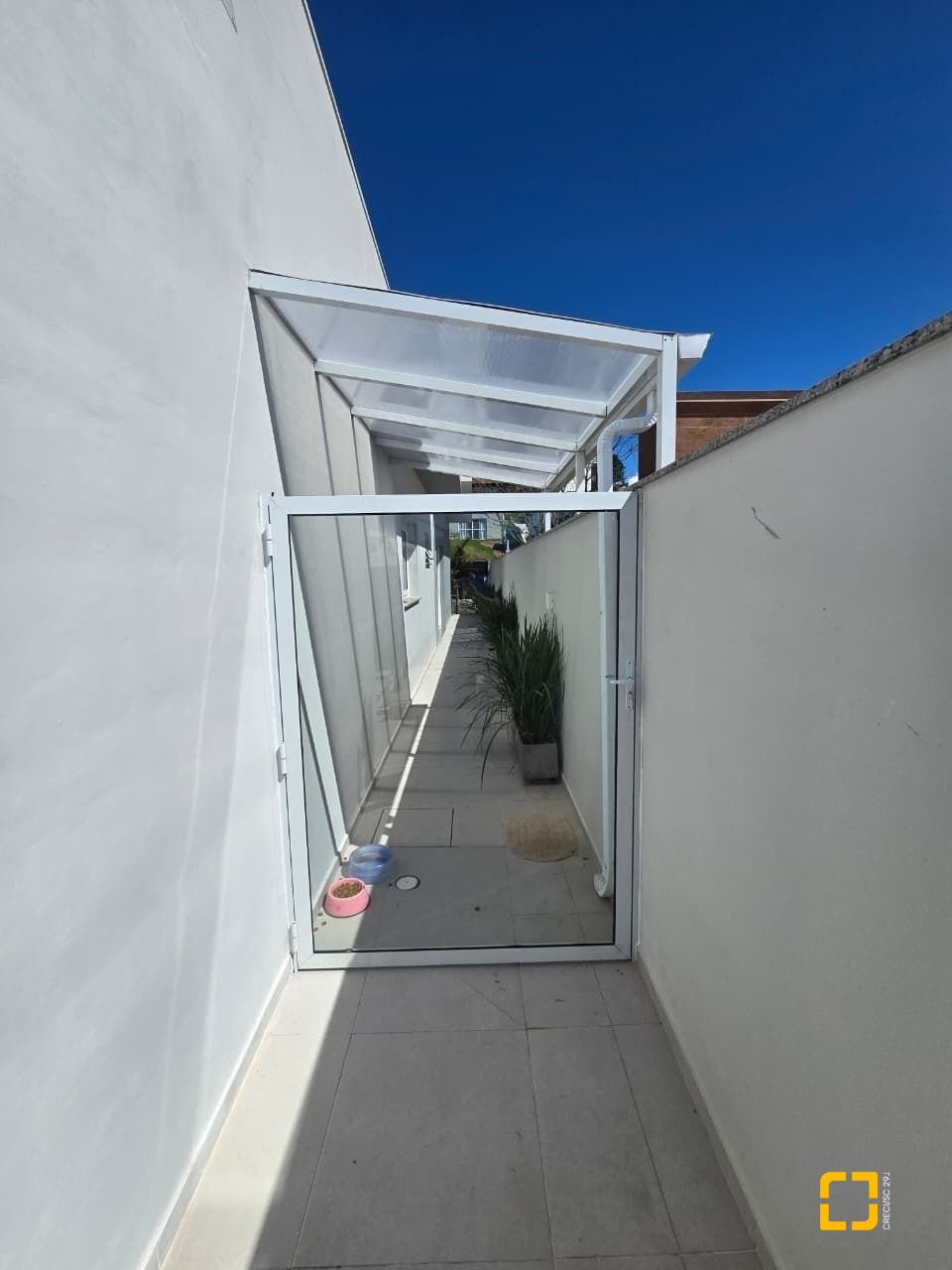 Casa com 175m², 3 quartos (sendo 1 suíte), 2 garagens, no bairro Pedra Branca em Palhoça