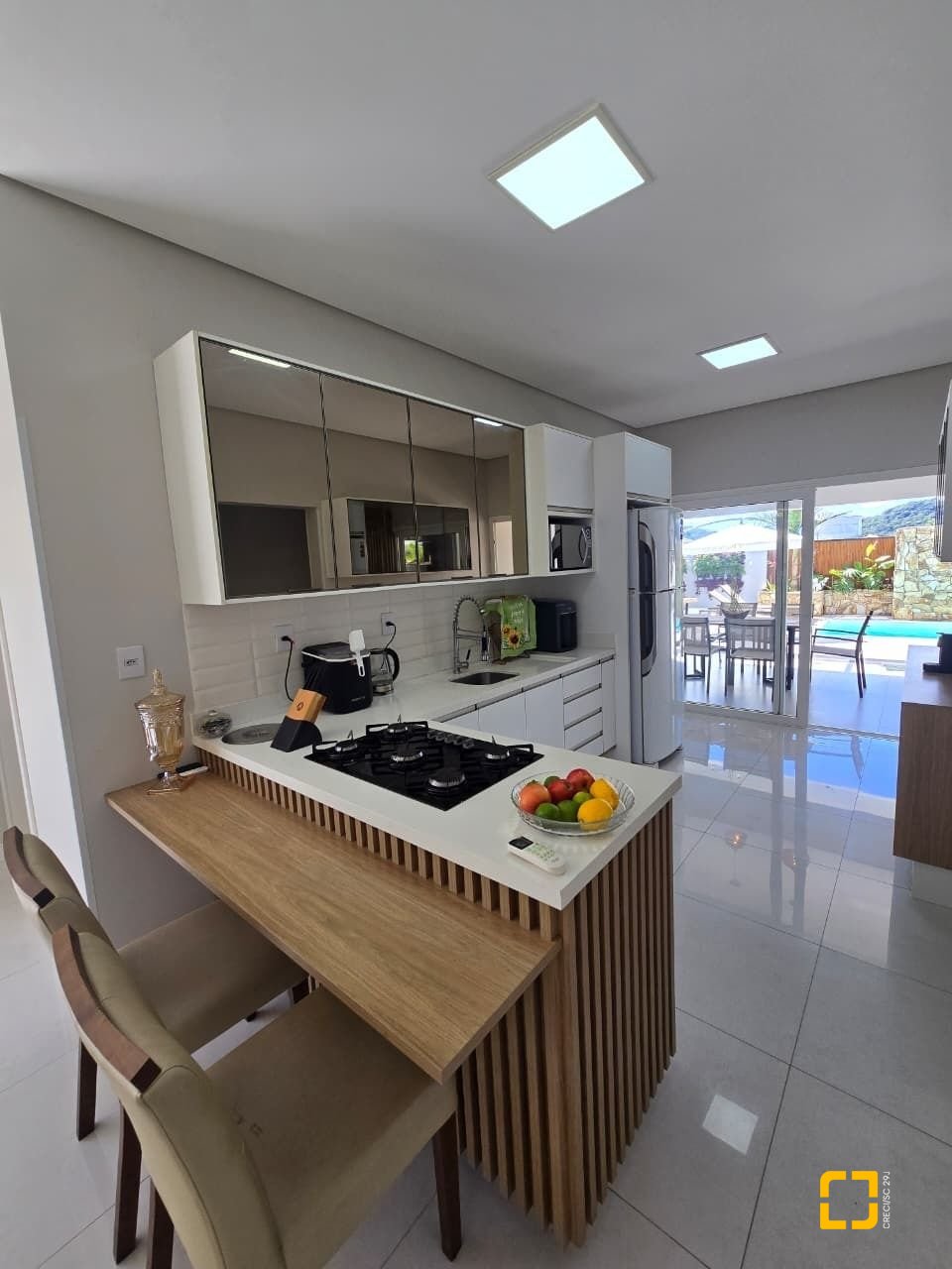 Casa com 175m², 3 quartos (sendo 1 suíte), 2 garagens, no bairro Pedra Branca em Palhoça