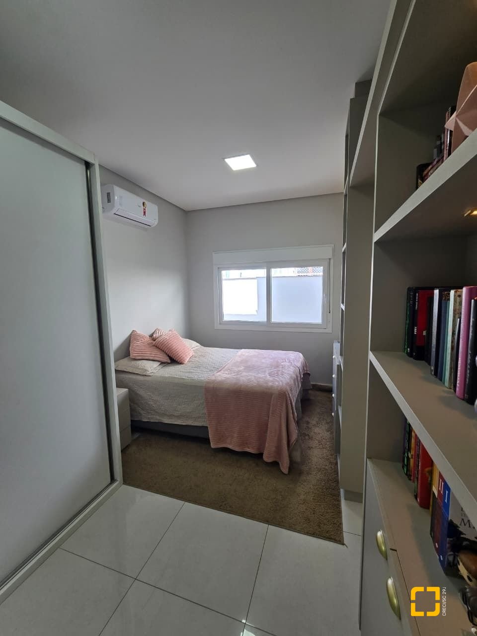 Casa com 175m², 3 quartos (sendo 1 suíte), 2 garagens, no bairro Pedra Branca em Palhoça