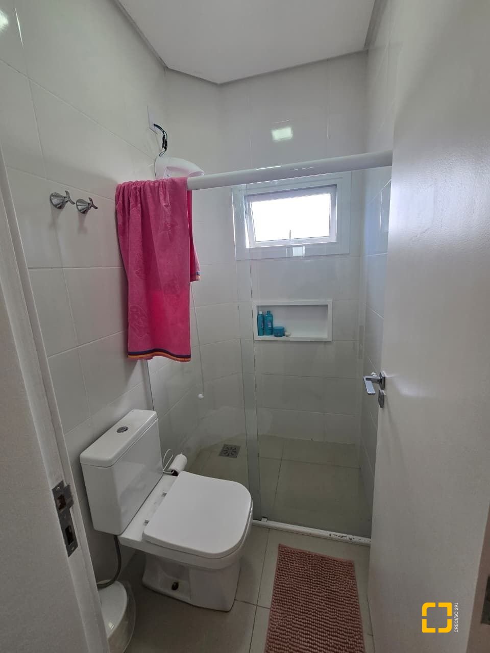 Casa com 175m², 3 quartos (sendo 1 suíte), 2 garagens, no bairro Pedra Branca em Palhoça