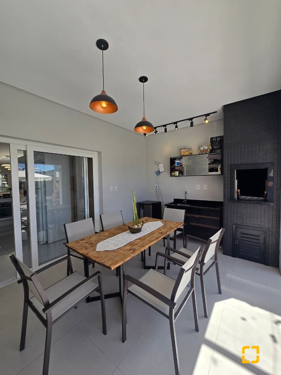 Casa com 175m², 3 quartos (sendo 1 suíte), 2 garagens, no bairro Pedra Branca em Palhoça