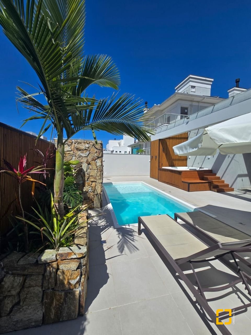 Casa com 175m², 3 quartos (sendo 1 suíte), 2 garagens, no bairro Pedra Branca em Palhoça