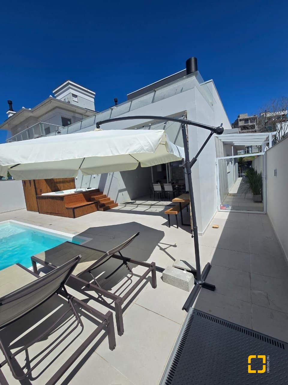 Casa com 175m², 3 quartos (sendo 1 suíte), 2 garagens, no bairro Pedra Branca em Palhoça