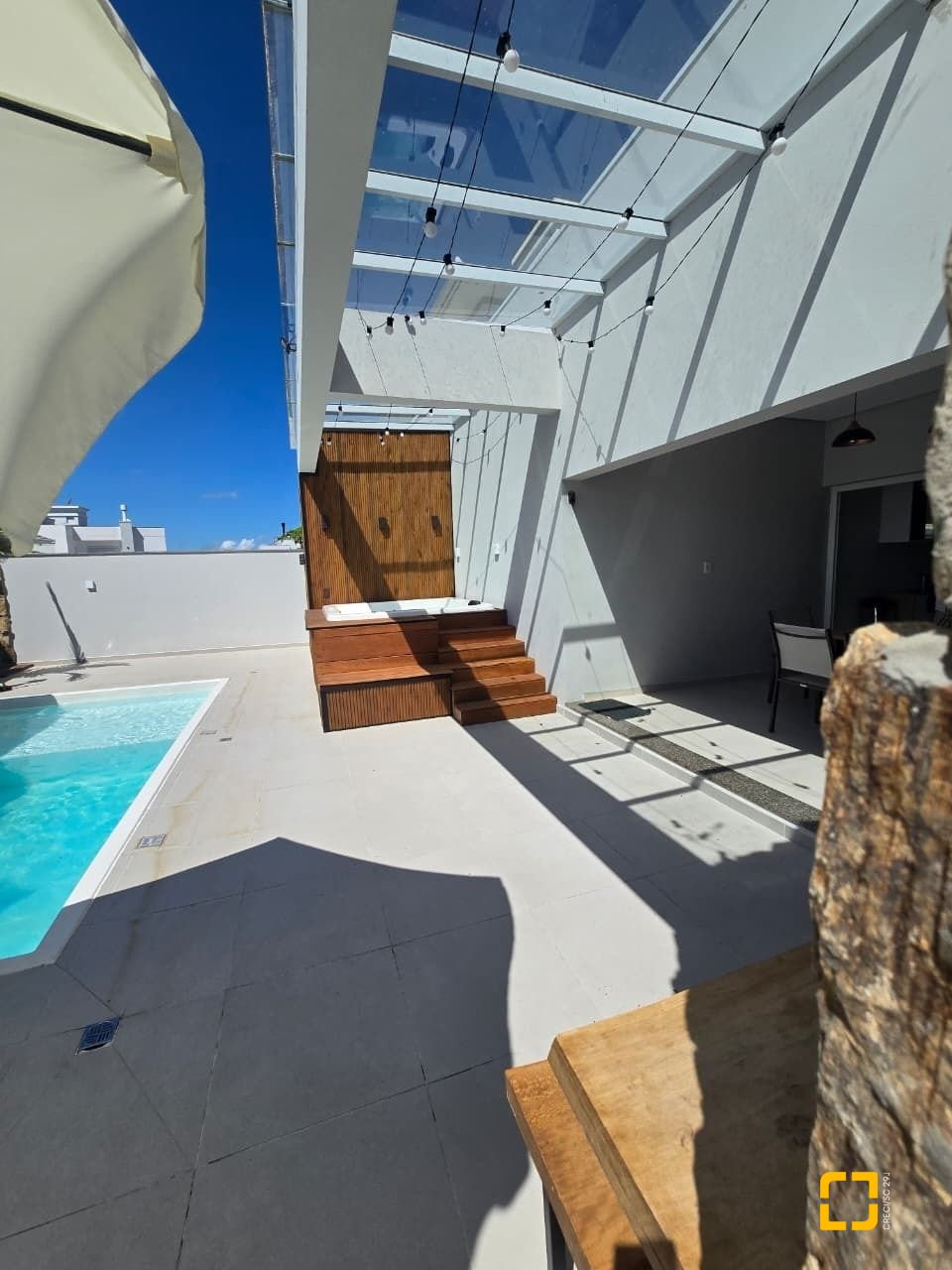 Casa com 175m², 3 quartos (sendo 1 suíte), 2 garagens, no bairro Pedra Branca em Palhoça