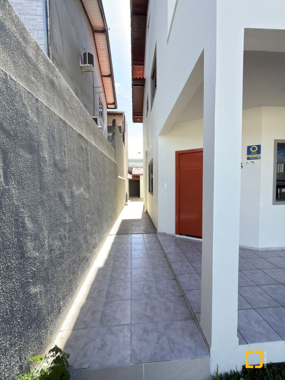 Casa com 235m², 4 quartos (sendo 1 suíte), 3 garagens, no bairro Ipiranga em São José