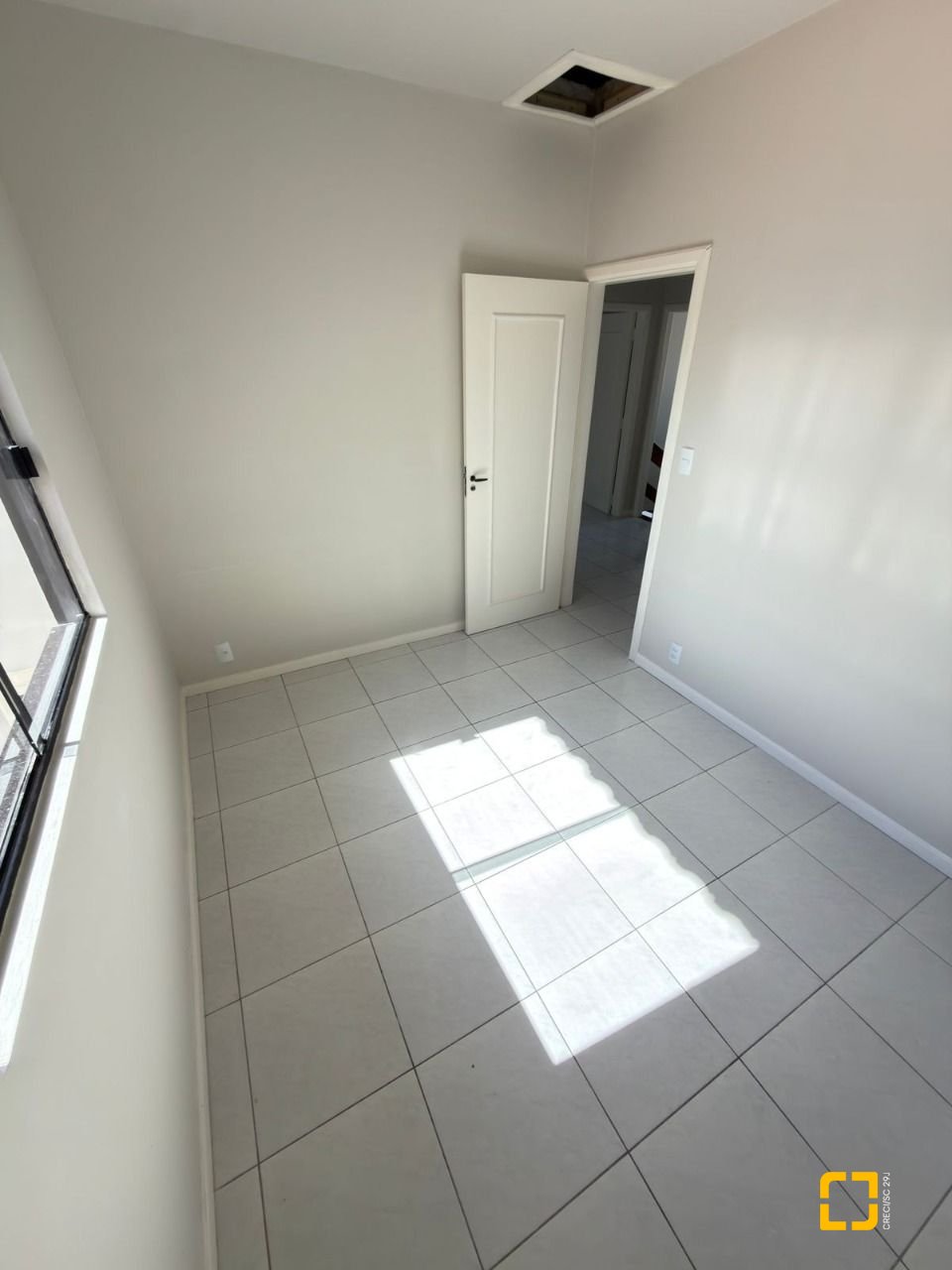 Casa com 235m², 4 quartos (sendo 1 suíte), 3 garagens, no bairro Ipiranga em São José