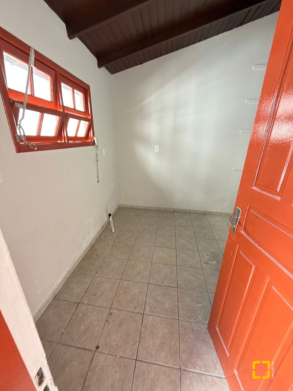 Casa com 235m², 4 quartos (sendo 1 suíte), 3 garagens, no bairro Ipiranga em São José