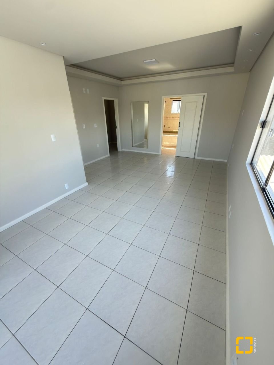 Casa com 235m², 4 quartos (sendo 1 suíte), 3 garagens, no bairro Ipiranga em São José
