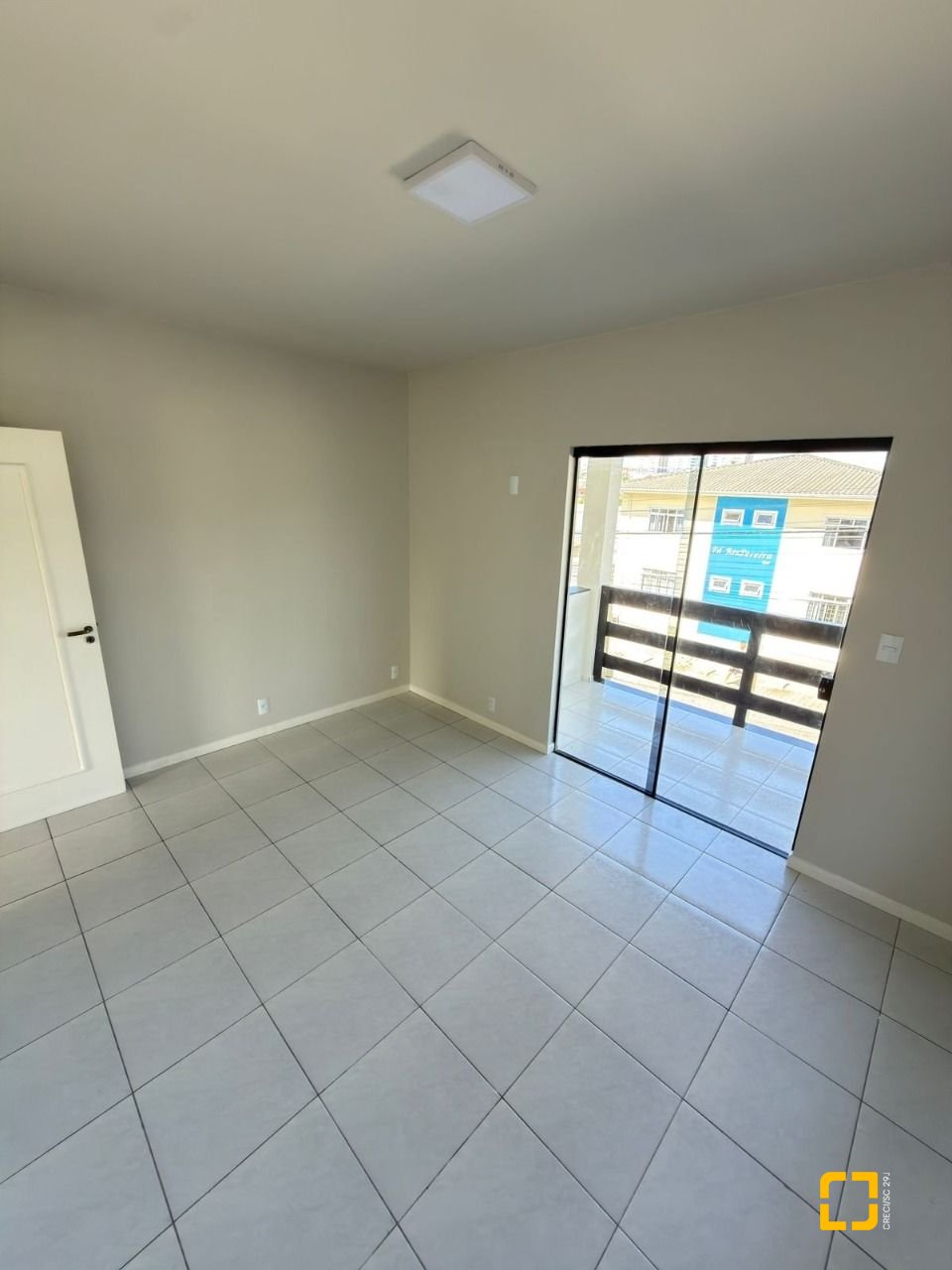 Casa com 235m², 4 quartos (sendo 1 suíte), 3 garagens, no bairro Ipiranga em São José