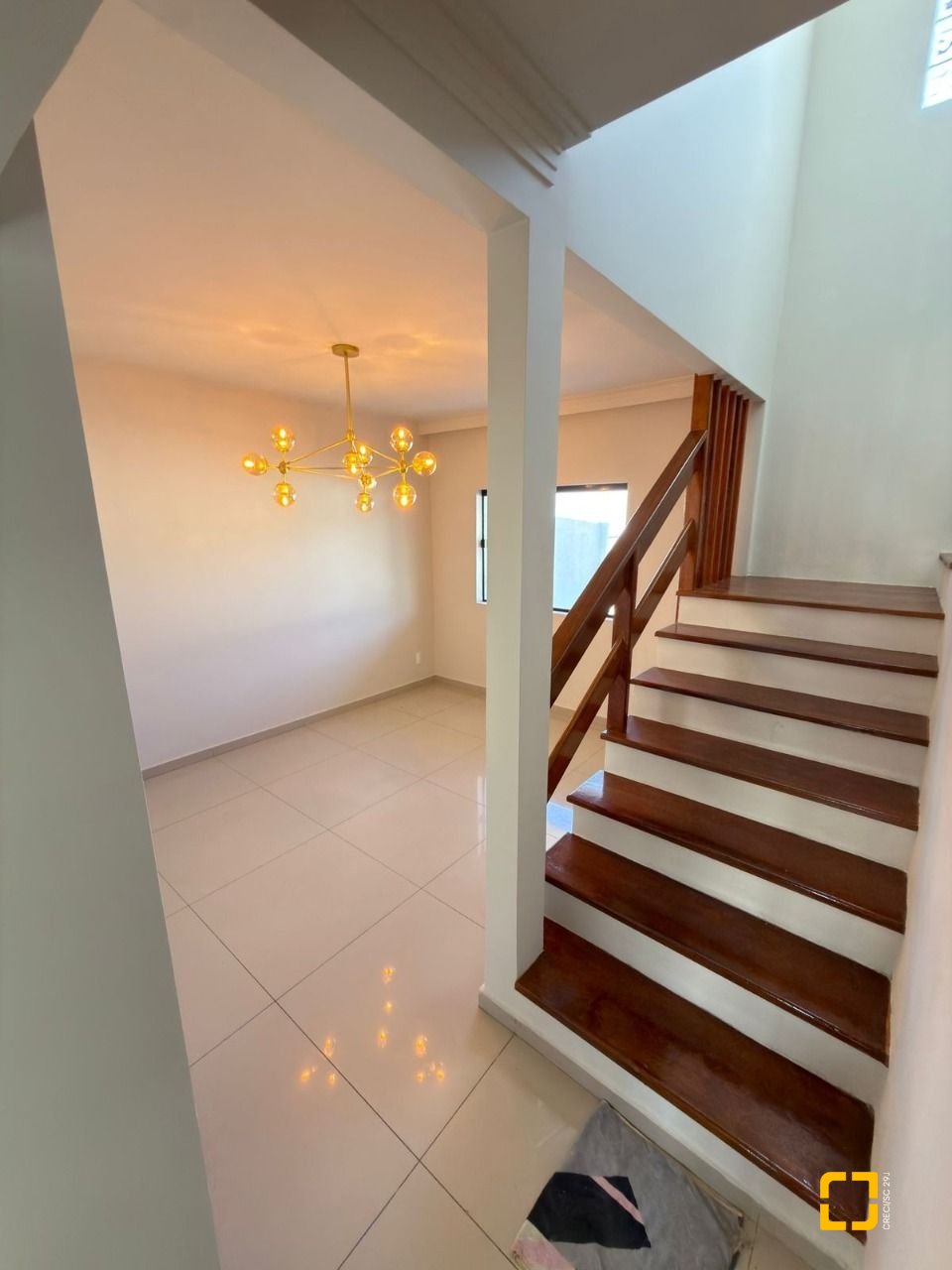 Casa com 235m², 4 quartos (sendo 1 suíte), 3 garagens, no bairro Ipiranga em São José