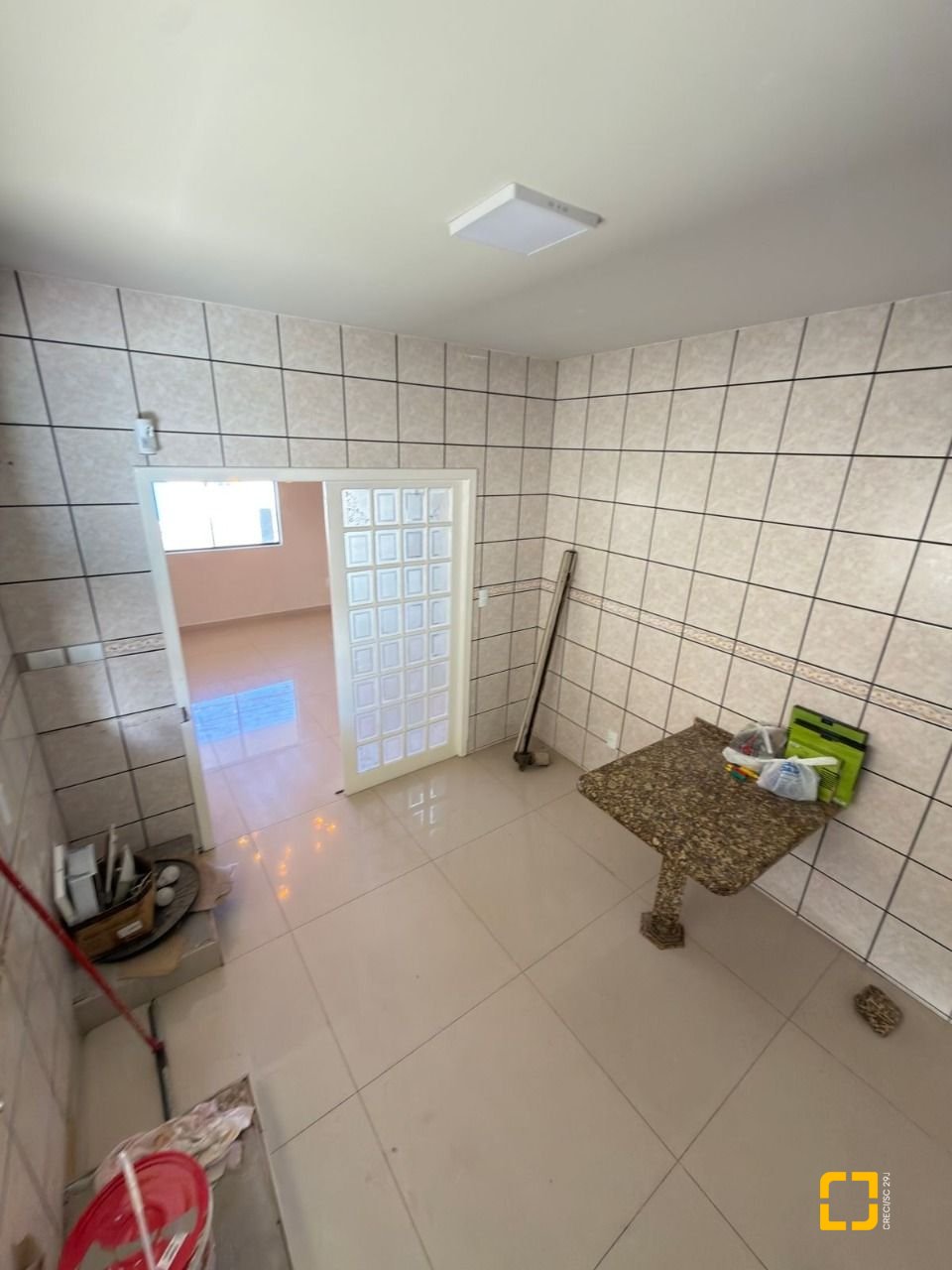 Casa com 235m², 4 quartos (sendo 1 suíte), 3 garagens, no bairro Ipiranga em São José