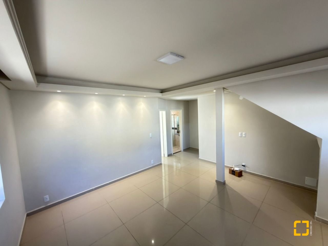 Casa com 235m², 4 quartos (sendo 1 suíte), 3 garagens, no bairro Ipiranga em São José