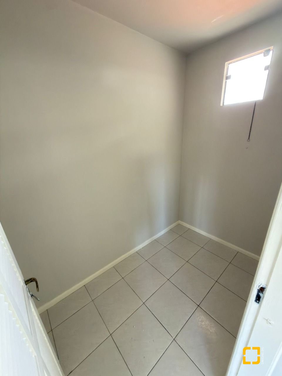 Casa com 235m², 4 quartos (sendo 1 suíte), 3 garagens, no bairro Ipiranga em São José