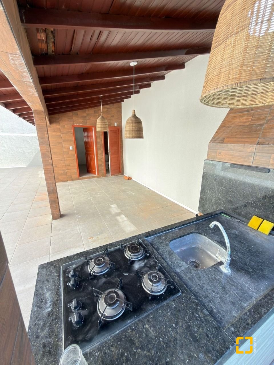Casa com 235m², 4 quartos (sendo 1 suíte), 3 garagens, no bairro Ipiranga em São José