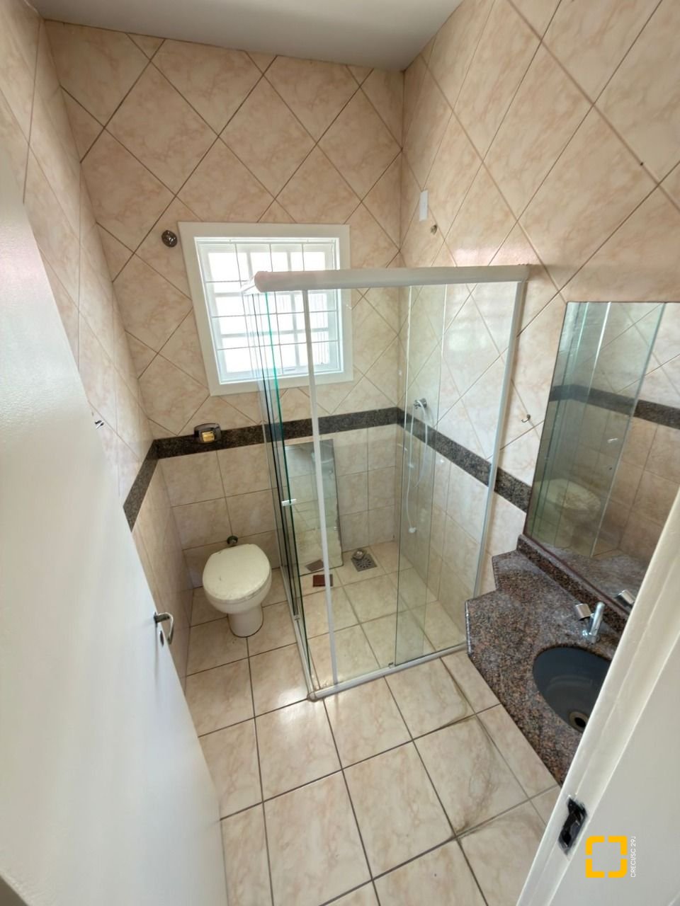 Casa com 235m², 4 quartos (sendo 1 suíte), 3 garagens, no bairro Ipiranga em São José