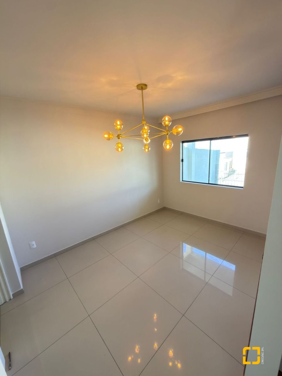 Casa com 235m², 4 quartos (sendo 1 suíte), 3 garagens, no bairro Ipiranga em São José