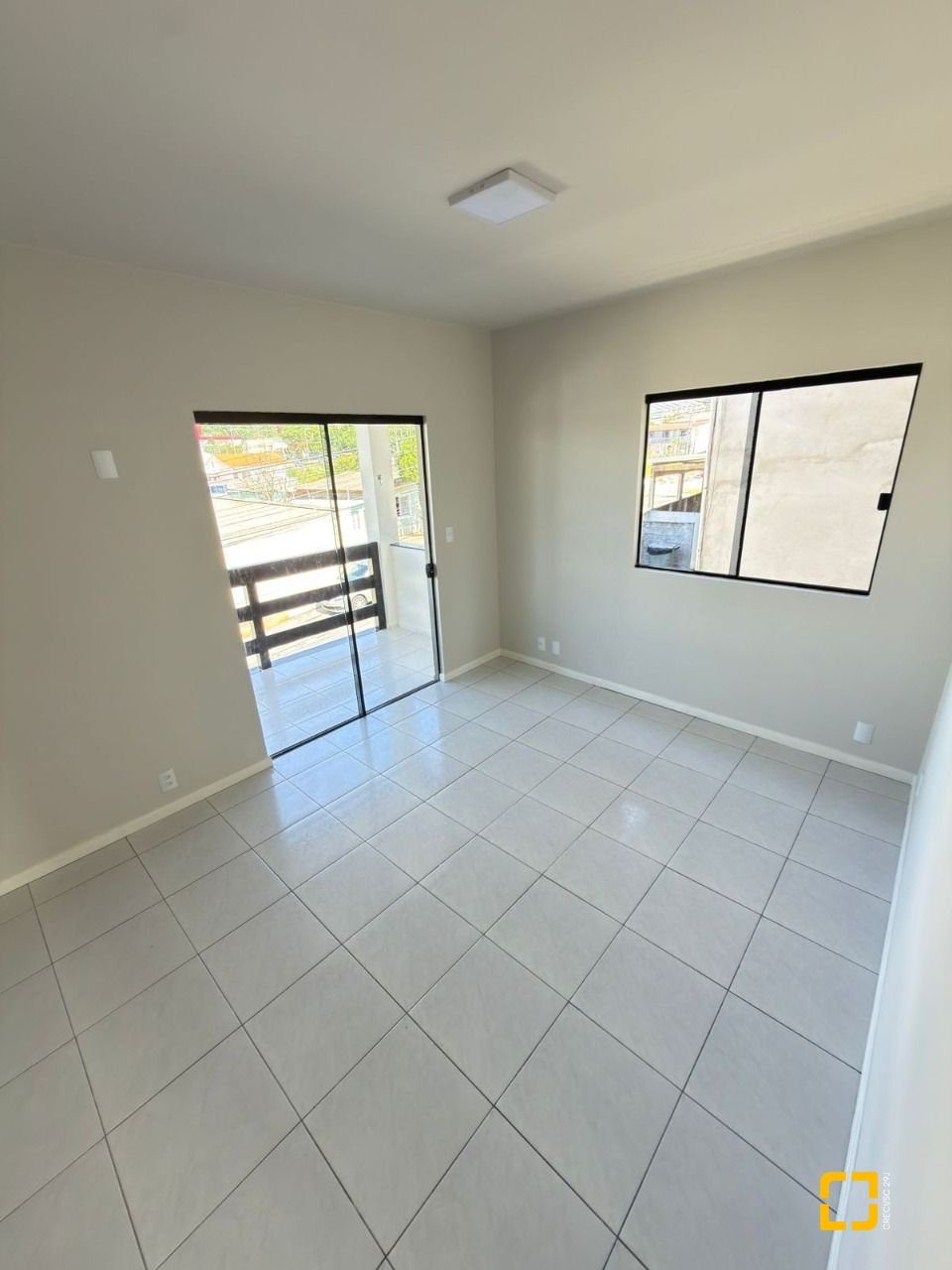 Casa com 235m², 4 quartos (sendo 1 suíte), 3 garagens, no bairro Ipiranga em São José