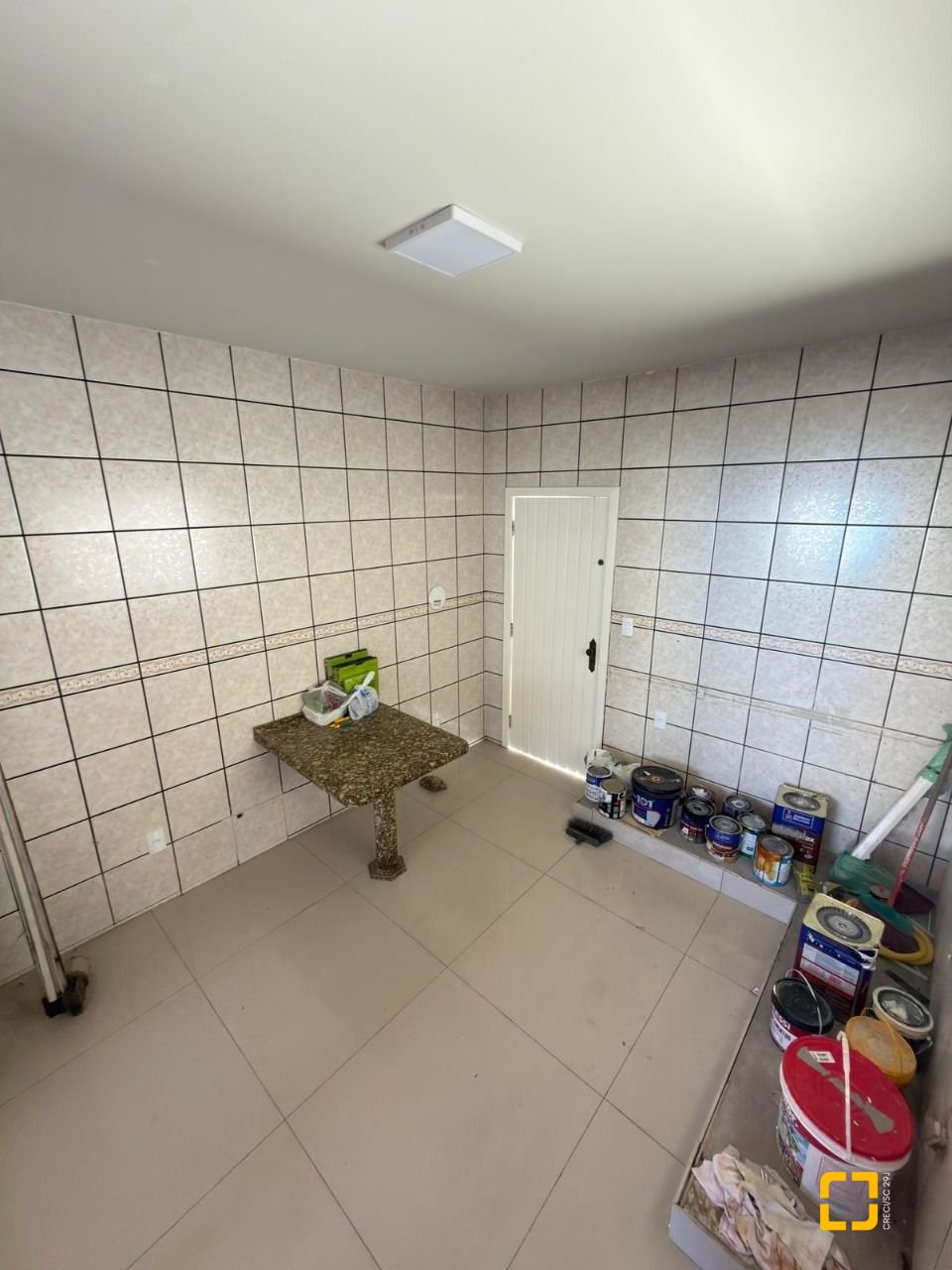 Casa com 235m², 4 quartos (sendo 1 suíte), 3 garagens, no bairro Ipiranga em São José