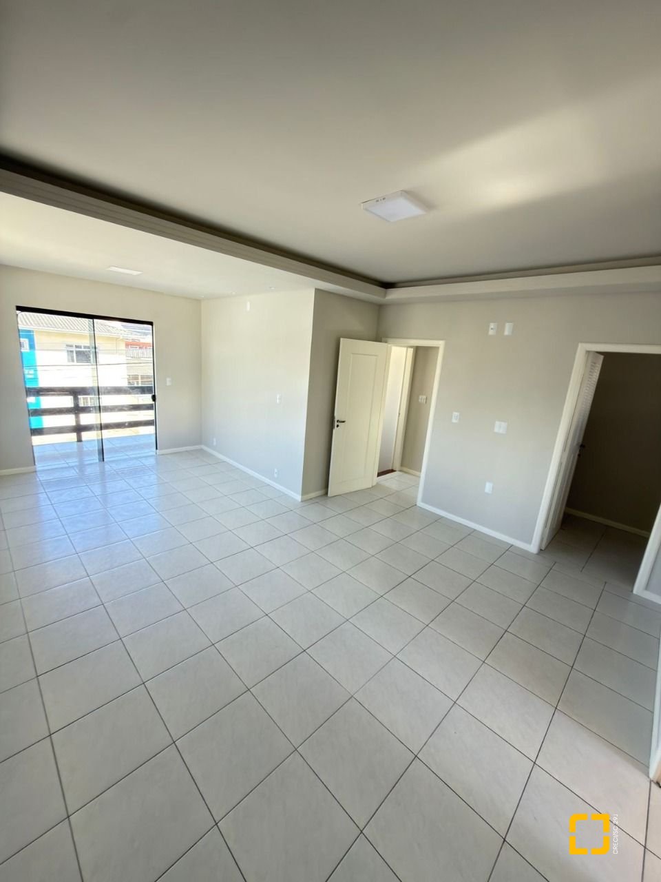 Casa com 235m², 4 quartos (sendo 1 suíte), 3 garagens, no bairro Ipiranga em São José