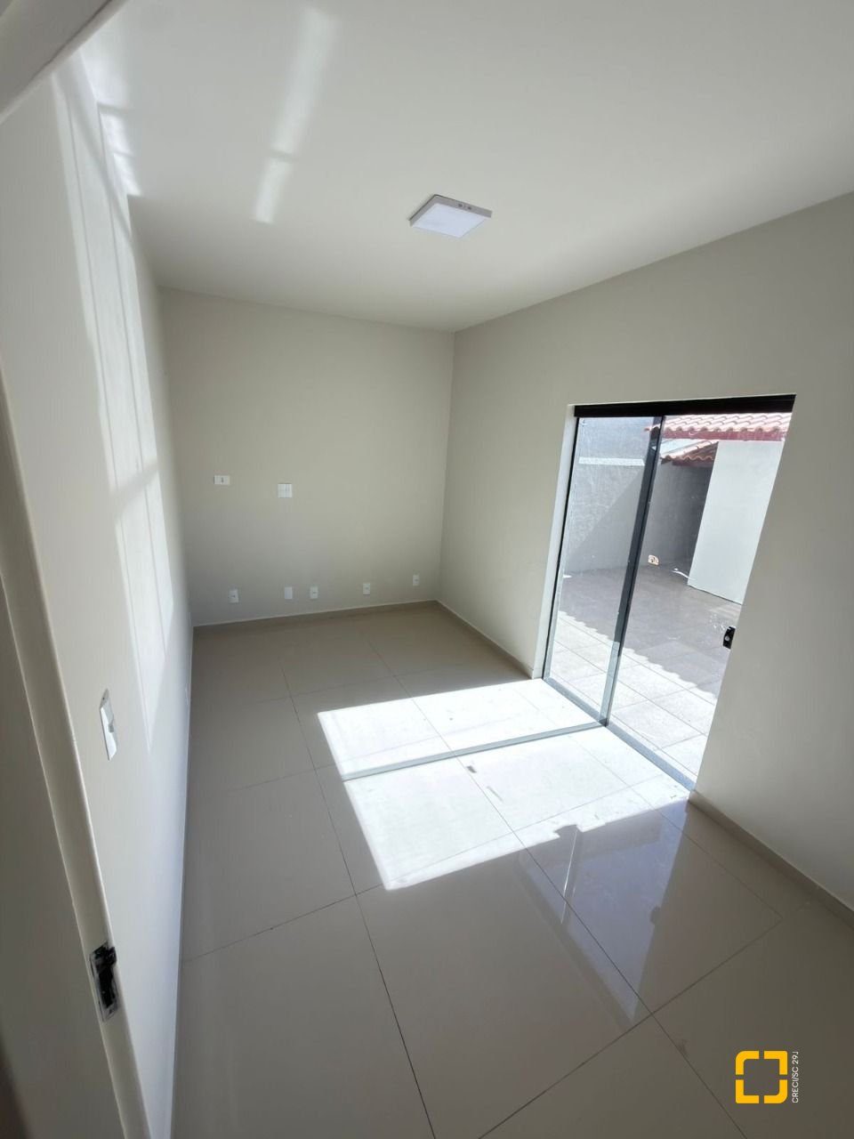 Casa com 235m², 4 quartos (sendo 1 suíte), 3 garagens, no bairro Ipiranga em São José
