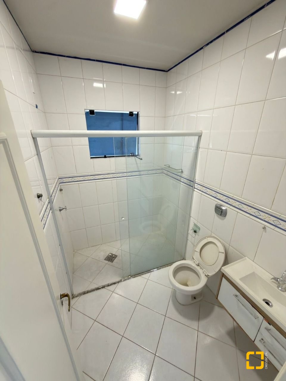 Casa com 235m², 4 quartos (sendo 1 suíte), 3 garagens, no bairro Ipiranga em São José