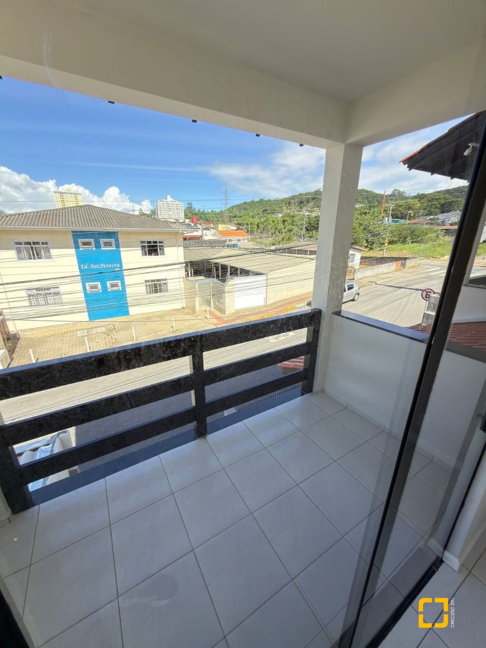 Casa com 235m², 4 quartos (sendo 1 suíte), 3 garagens, no bairro Ipiranga em São José
