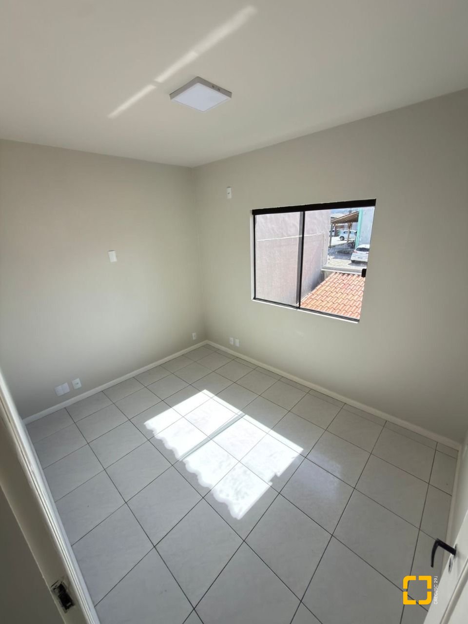 Casa com 235m², 4 quartos (sendo 1 suíte), 3 garagens, no bairro Ipiranga em São José