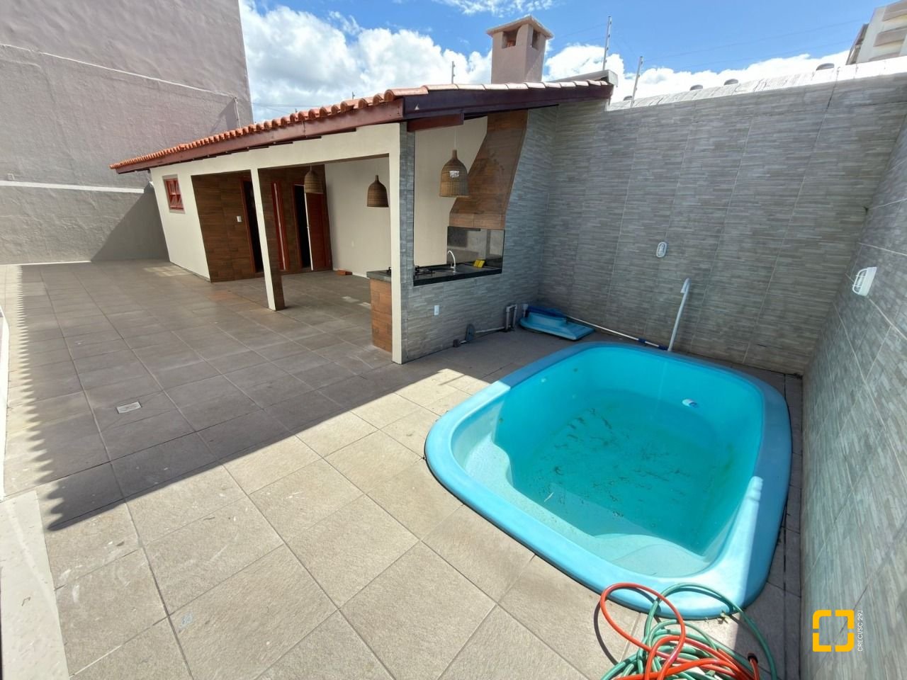 Casa com 235m², 4 quartos (sendo 1 suíte), 3 garagens, no bairro Ipiranga em São José